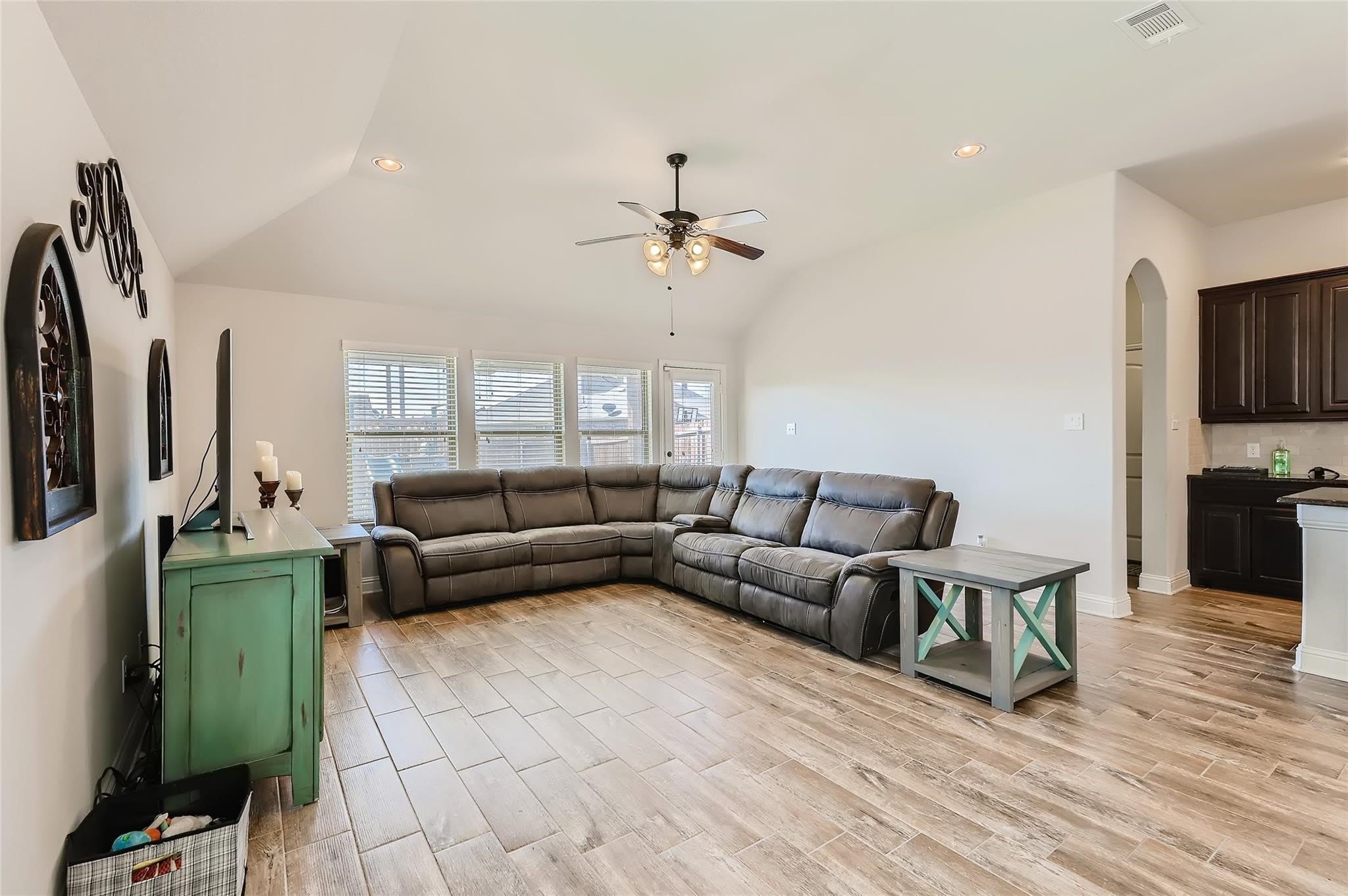 1025 Colonial Drive – photo 4