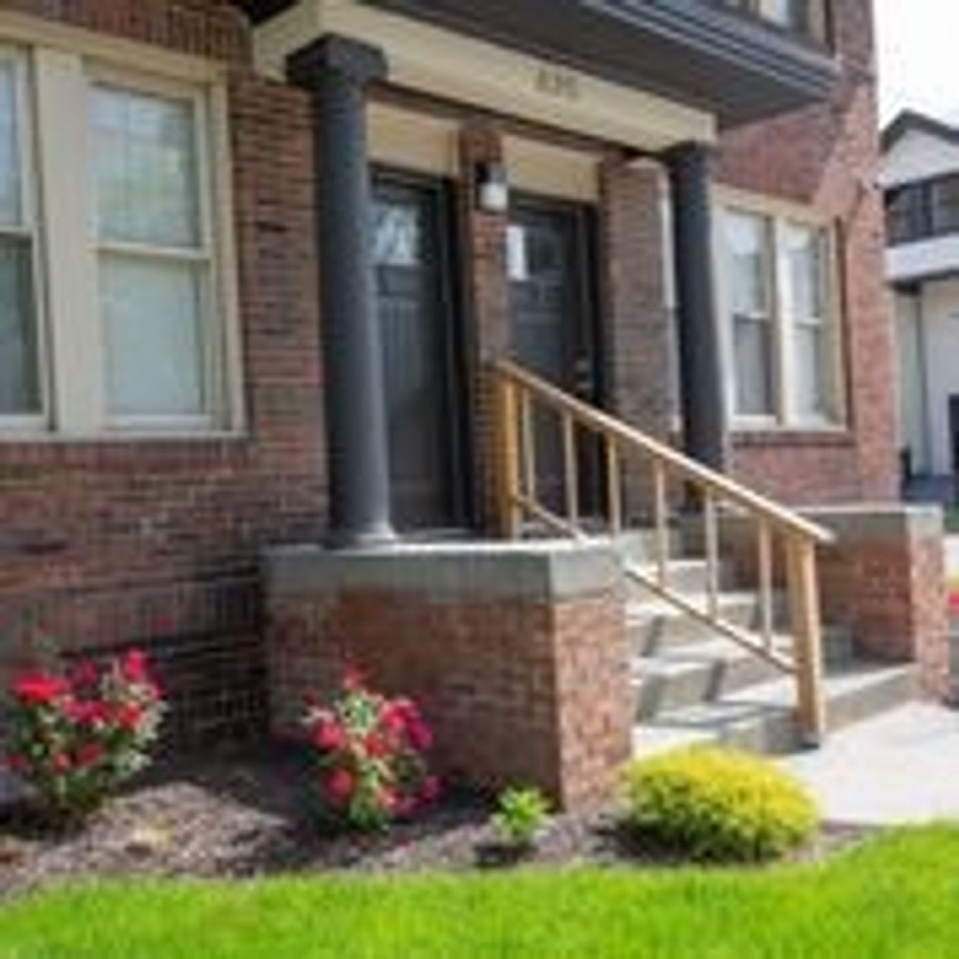 670 East 17th Street – photo 1