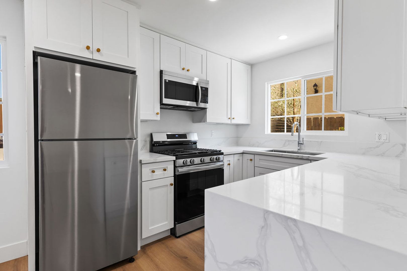 4264 42nd St – photo 4