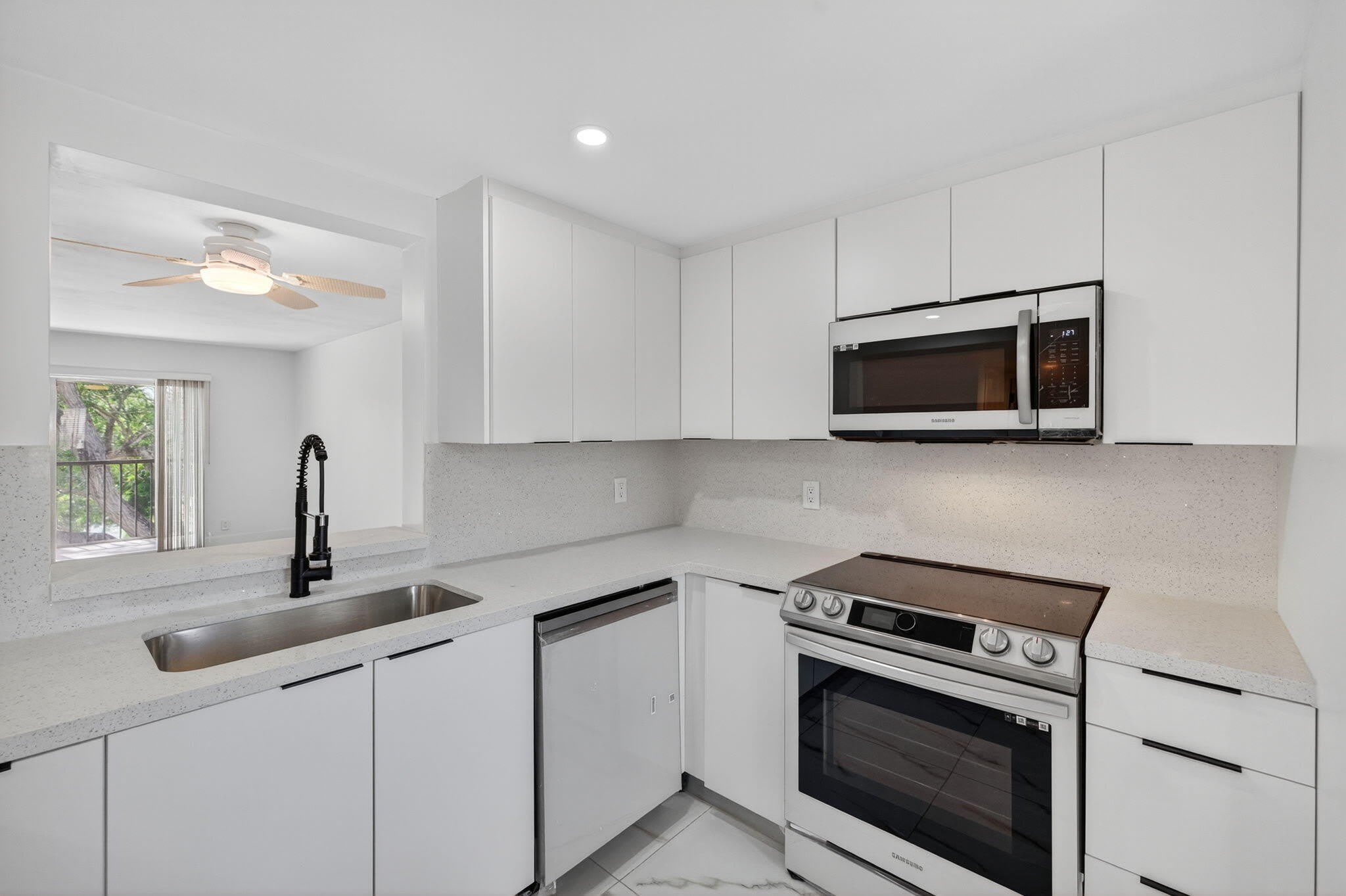 14375 Strathmore Lane – photo 4