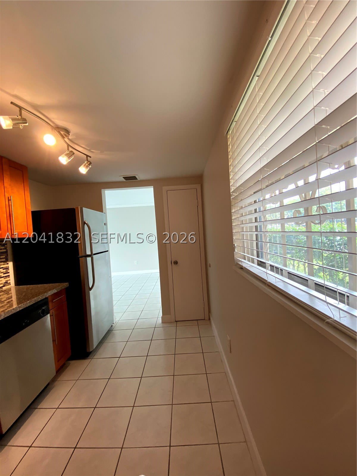 9280 FONTAINEBLEAU BL – photo 3