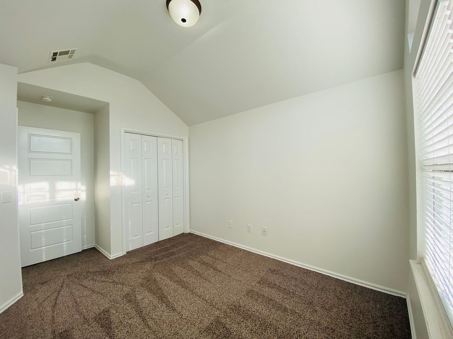 Freshly remodeled, 4 bed, 2 bath house in Mustang – photo 4