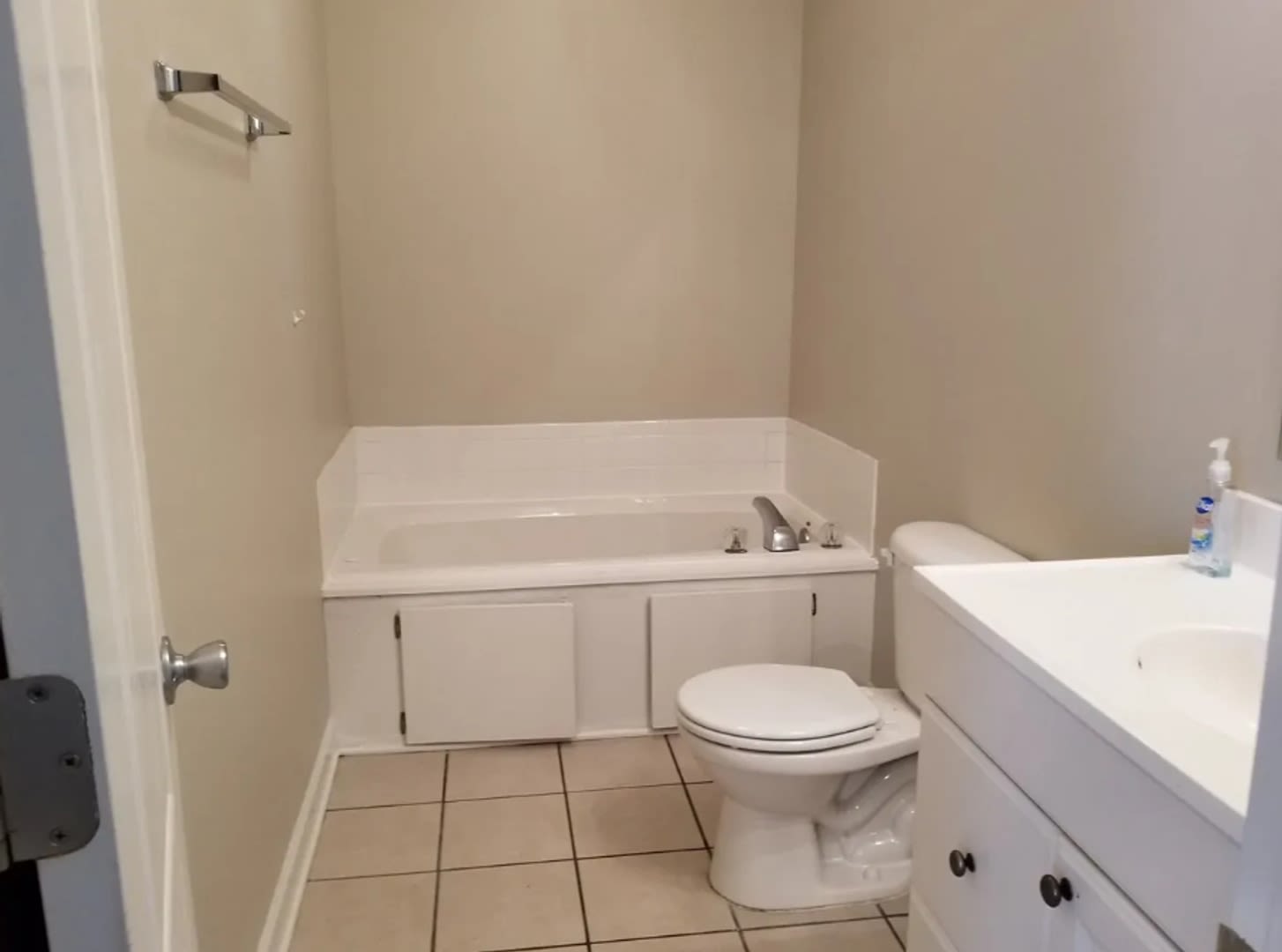 Welcome to your next home! 4 Bed 2 Bath – photo 5