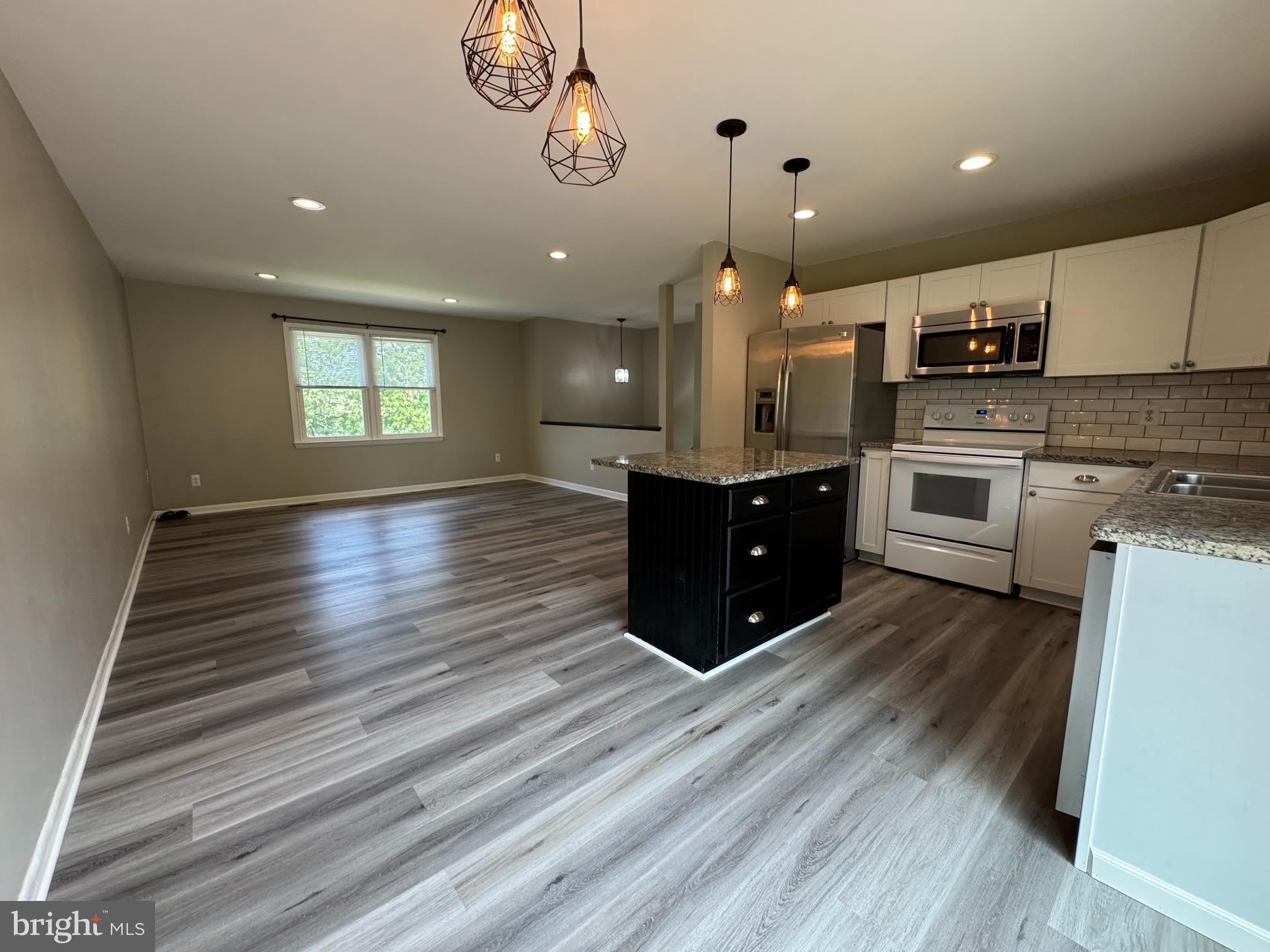 5077 MACNAMARA Drive – photo 4