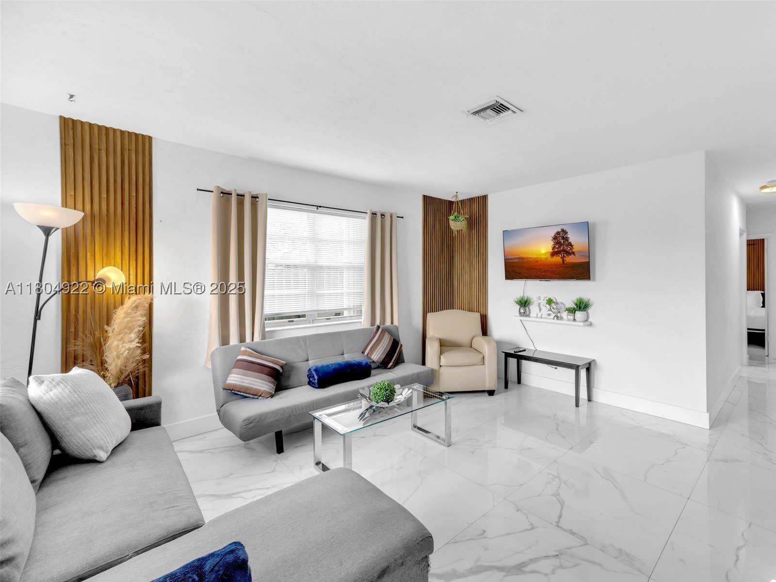 421 W Pembroke Rd – photo 2