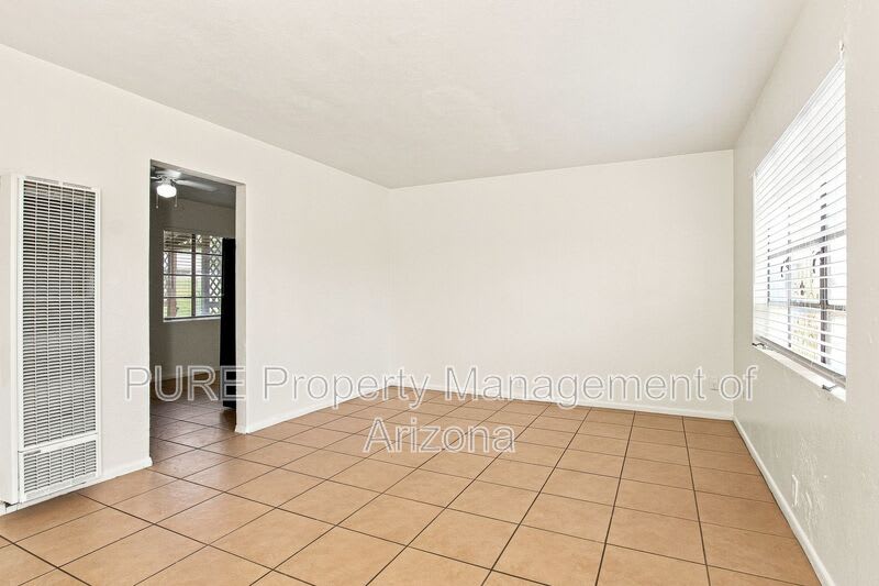 1251 E Rose Ln – photo 3