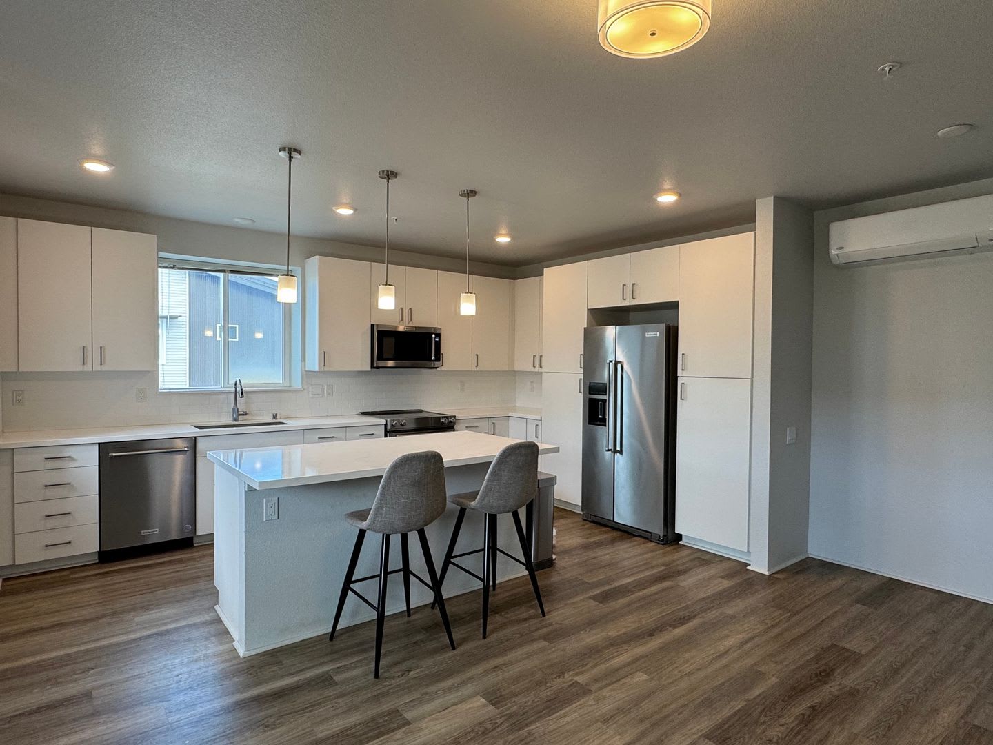 3 Bedroom Corner Unit Available in Hoopili! Pet Friendly! – photo 2