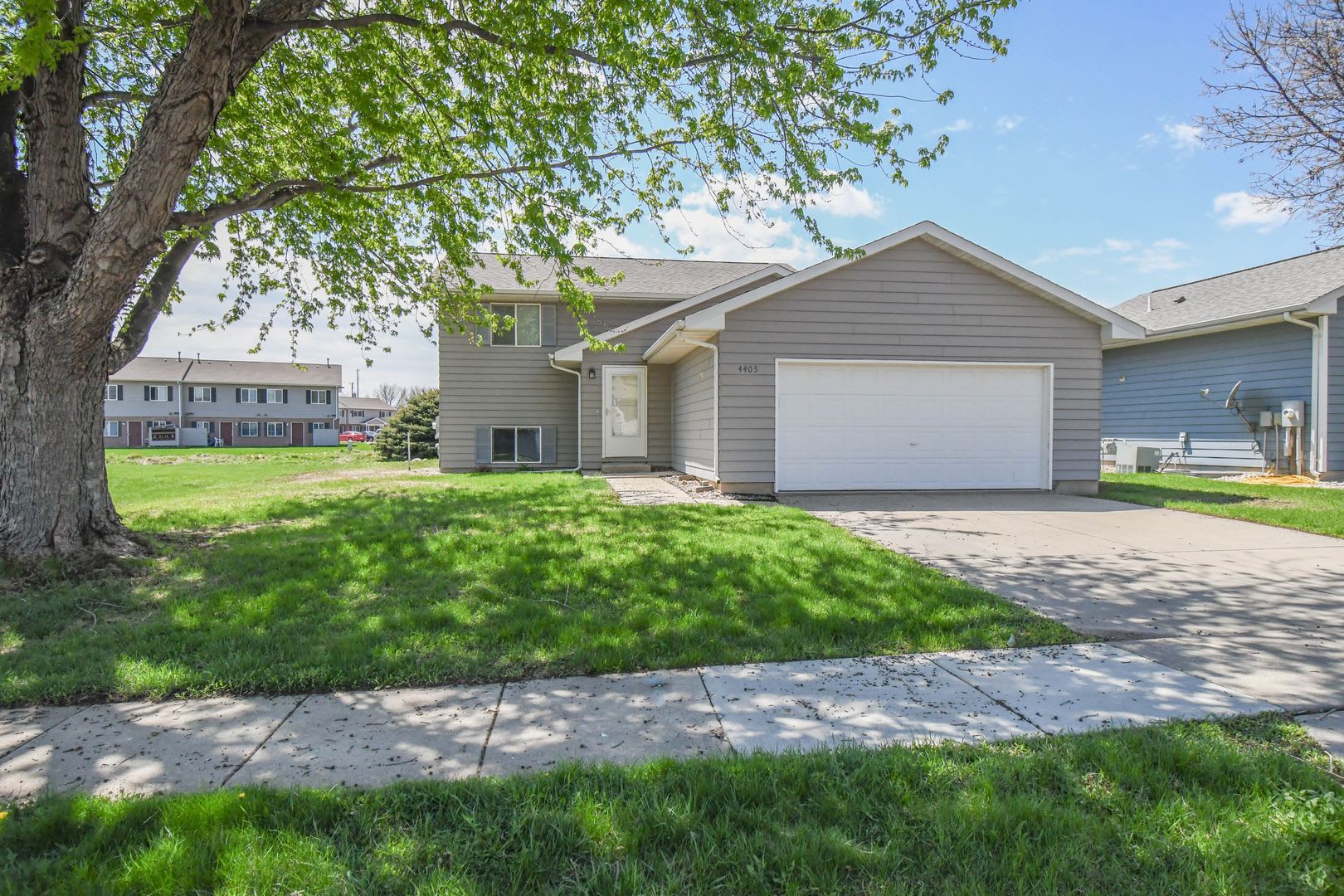 Updated 3BR Split-Level Home with Huge Deck, Fenced Yard & 2-Car Garage Near I-29! – photo 3