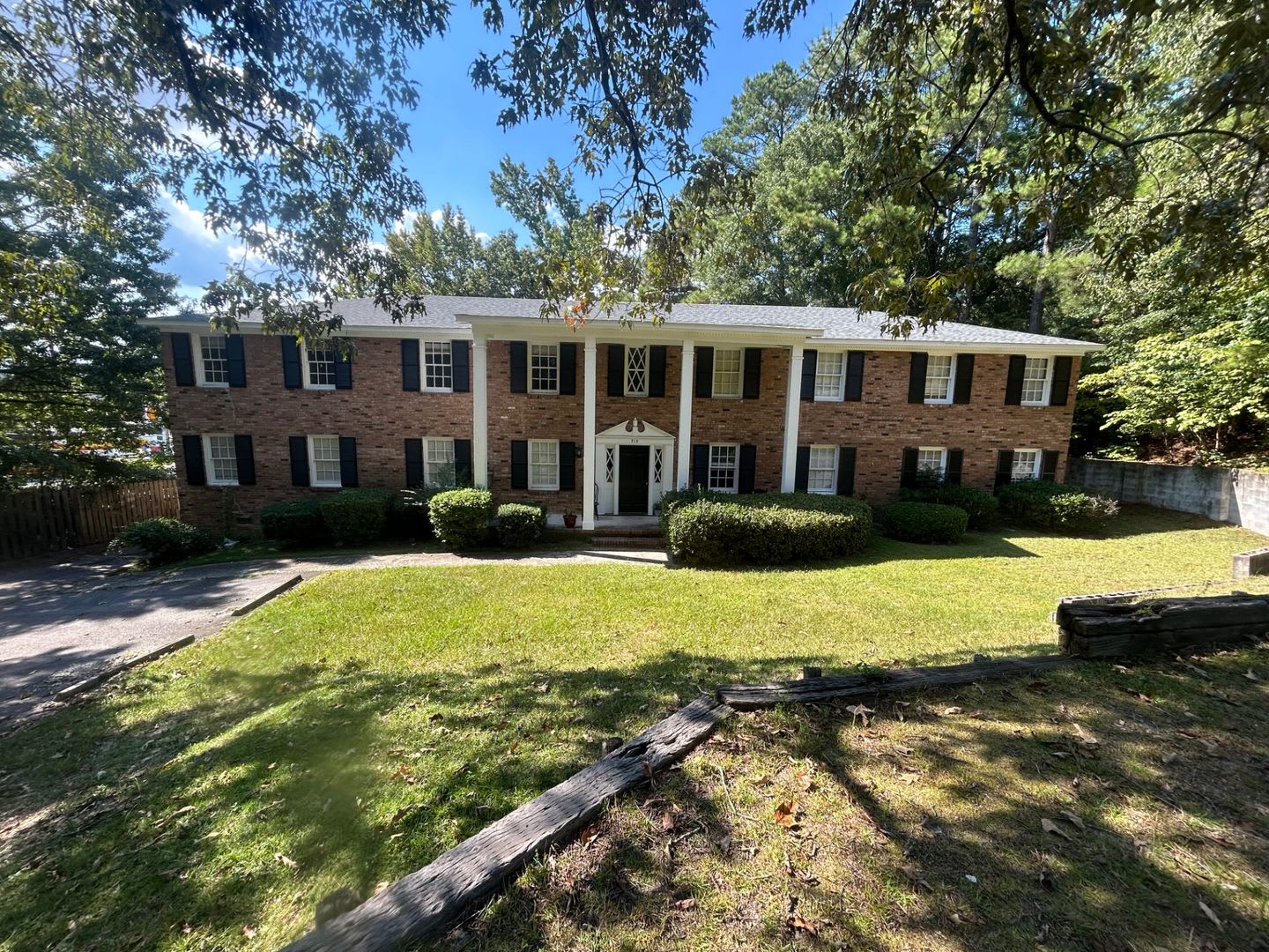 200 Move In Special For This 2 Bedroom Downstairs Unit – photo 1
