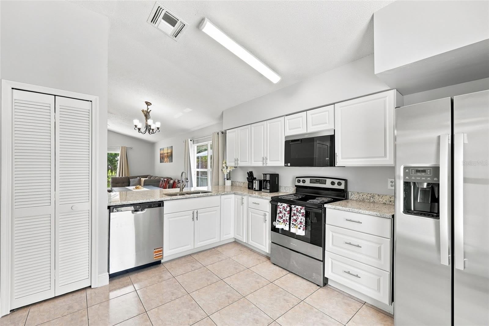 2537 CHATHAM Circle – photo 3