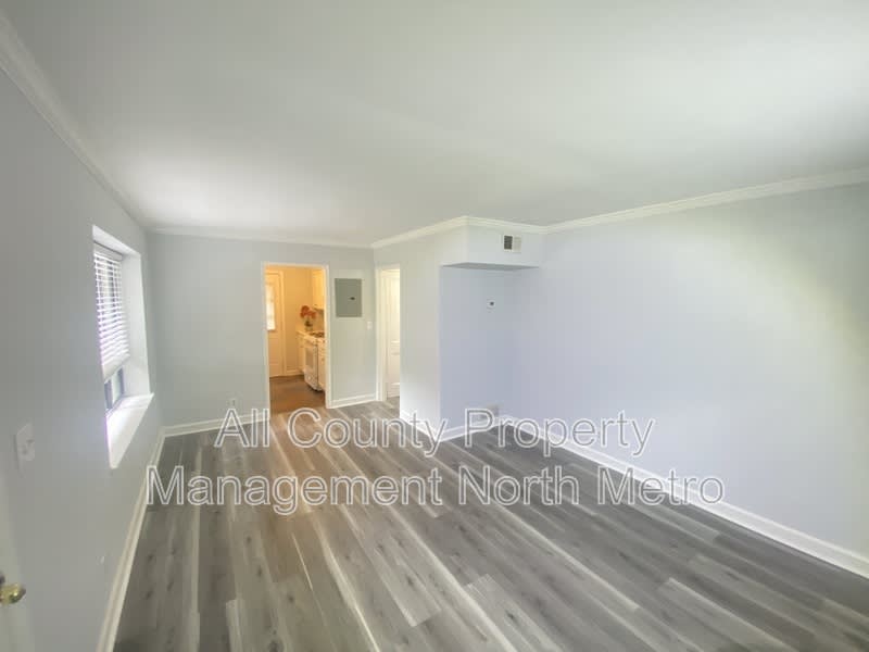 702 Argonne Ave NE – photo 3