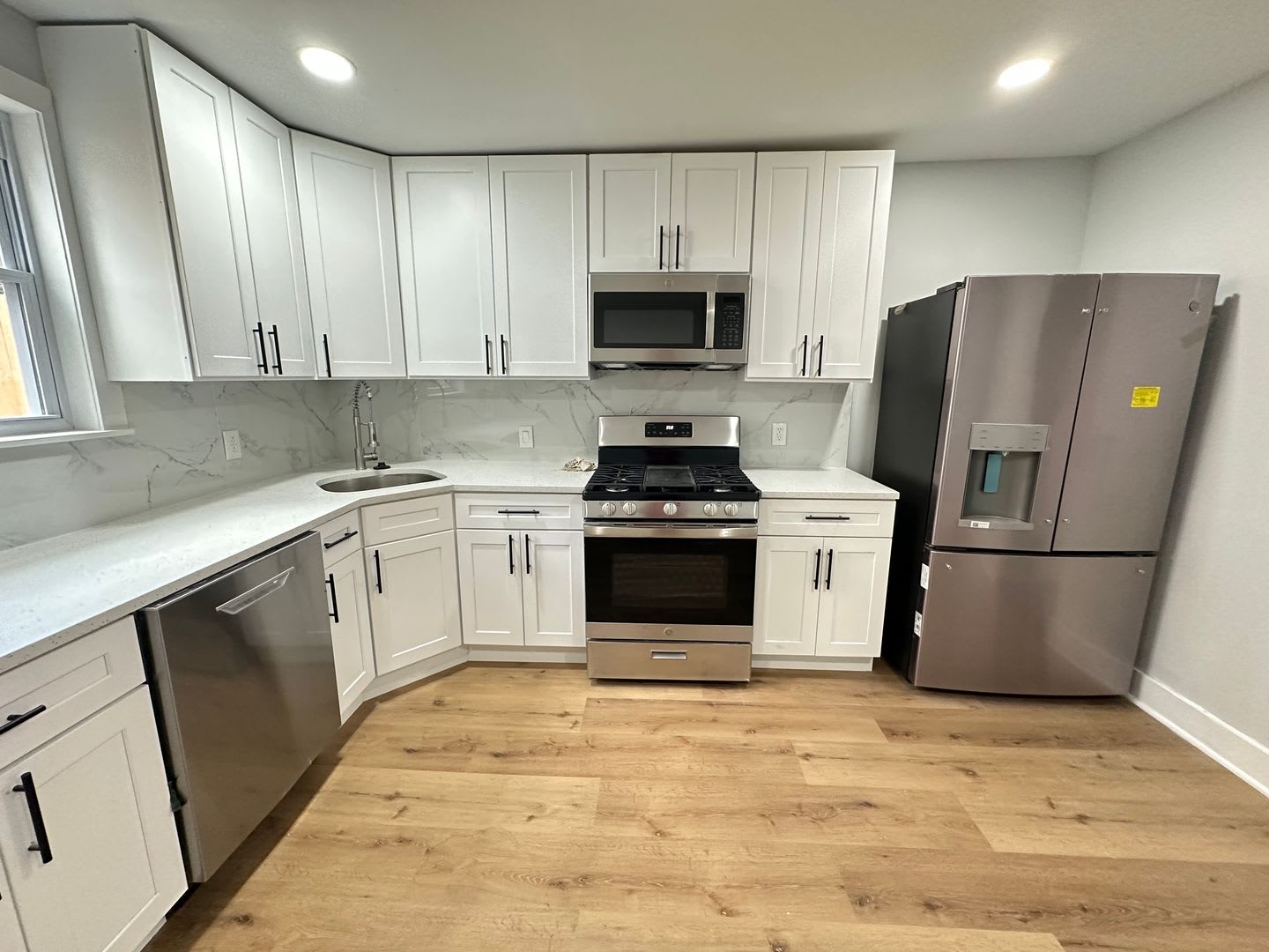 3B1.5B House in East Passyunk area Available NOW – photo 1