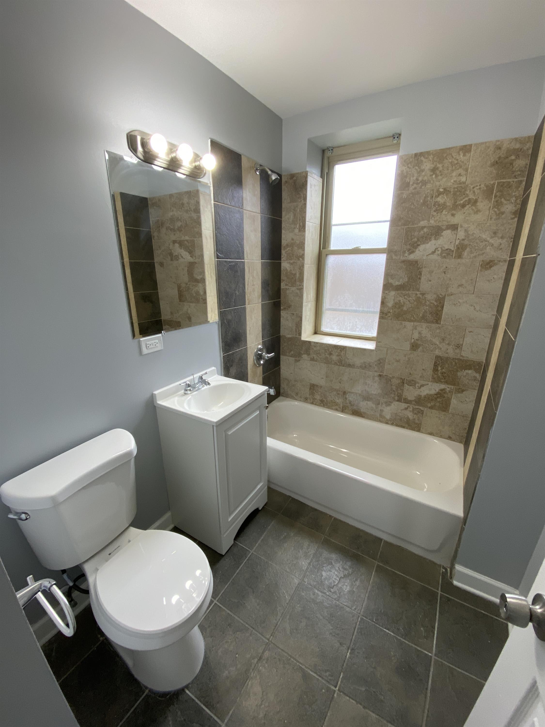 125 N Kostner Avenue – photo 4
