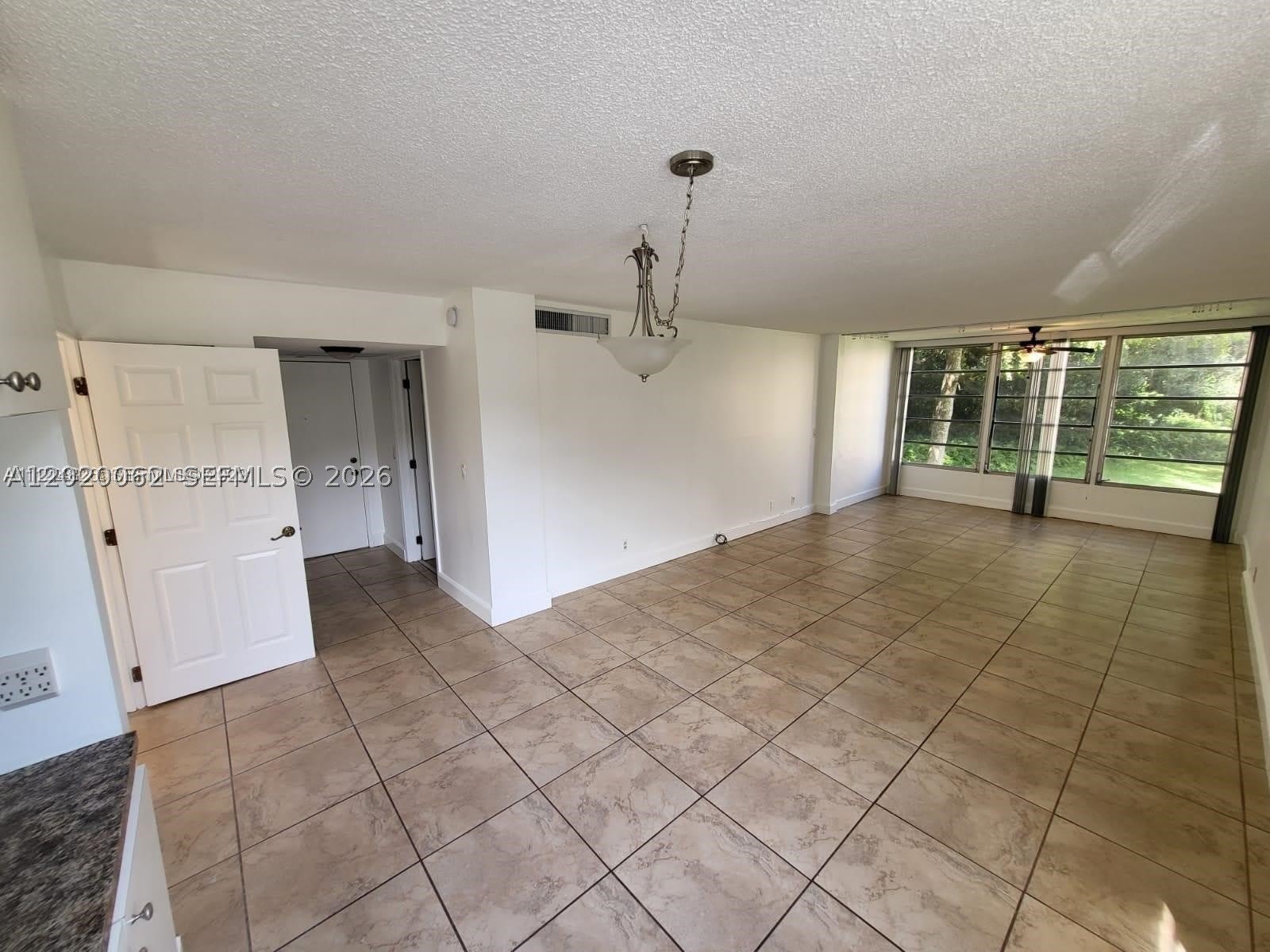 9440 Live Oak Pl – photo 4