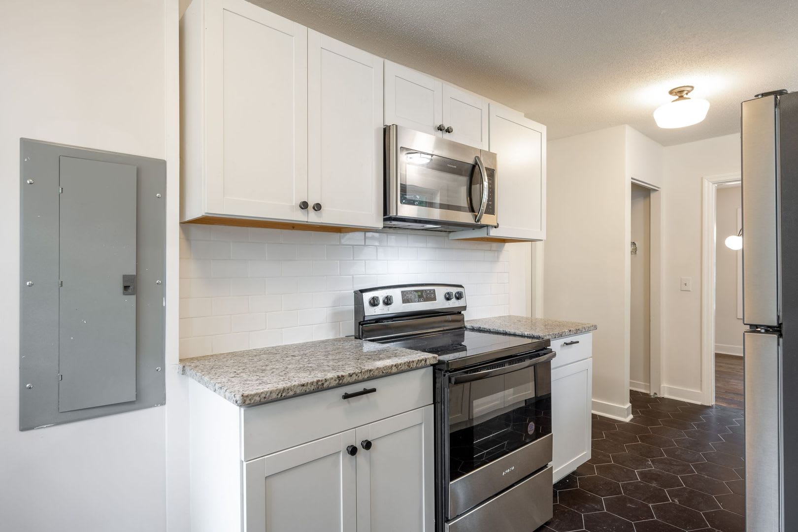 COMING SOON! Spacious 3BR/1BTH! – photo 2