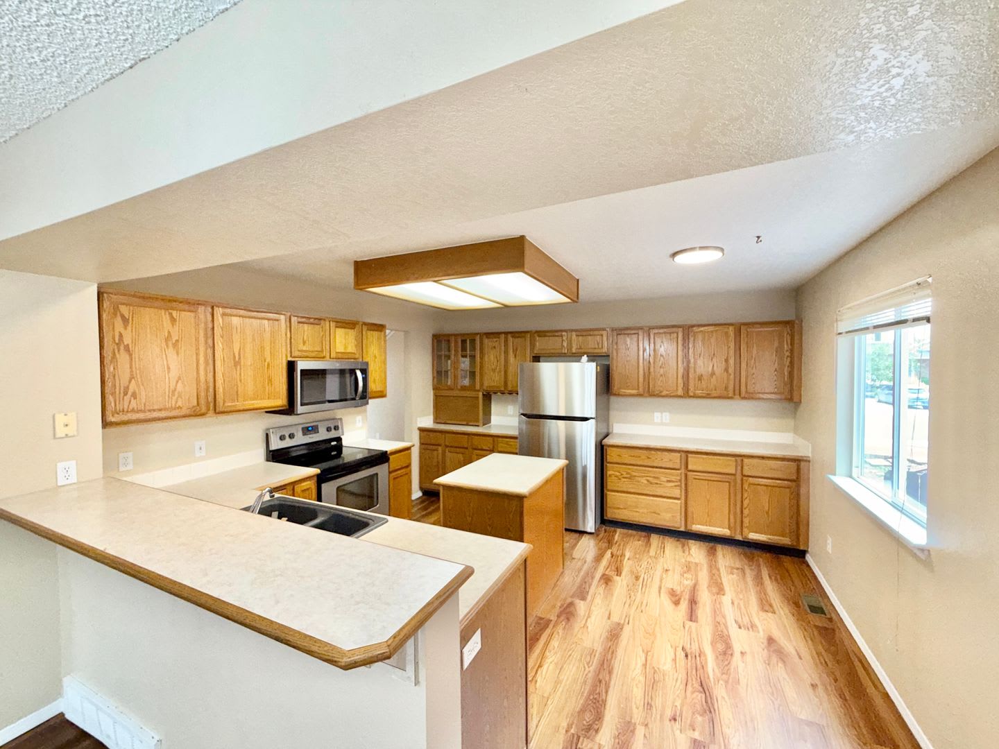 3 Bedroom Stetson Hills Home! – photo 5