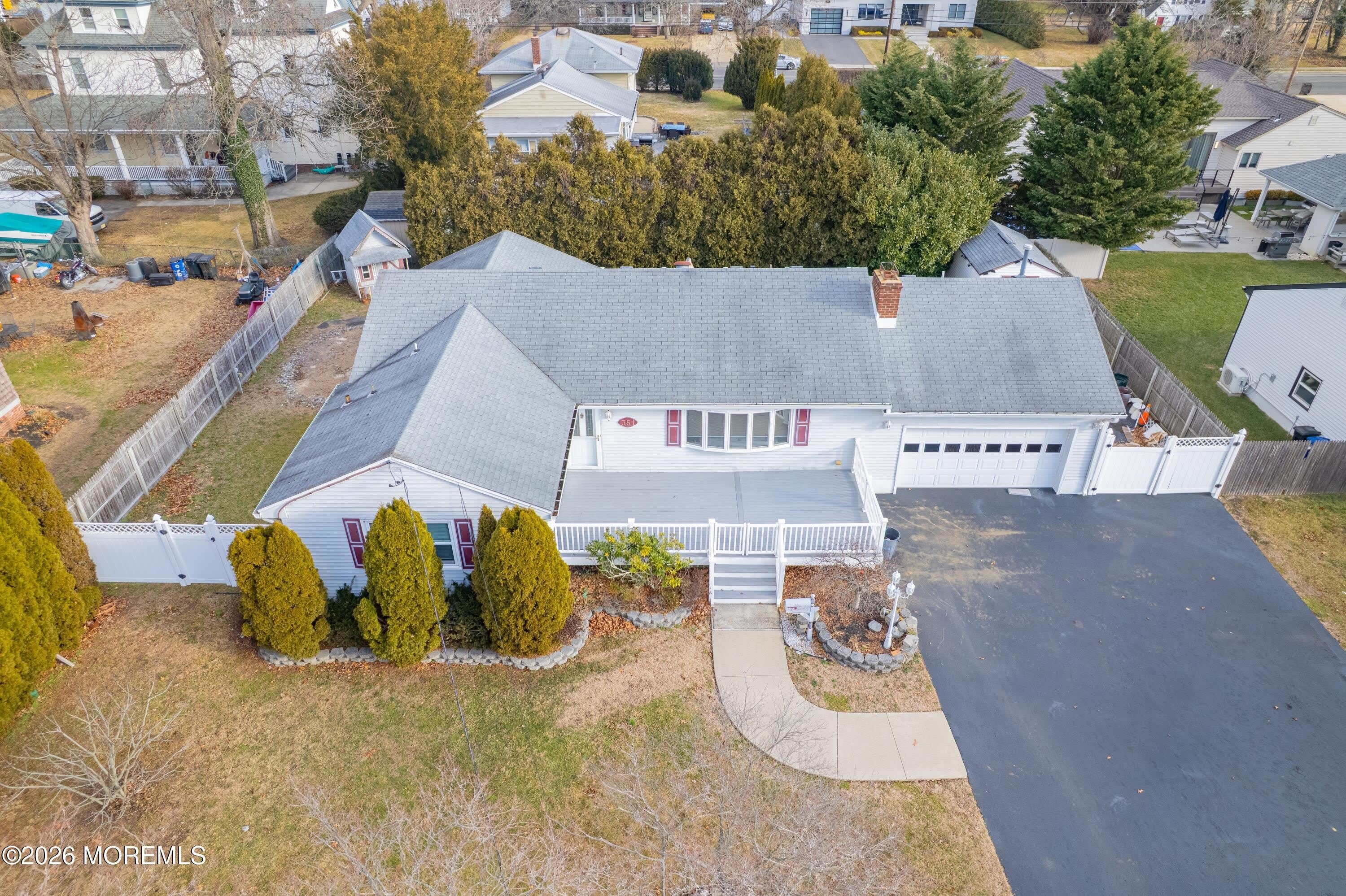 351 Hollywood Avenue – photo 2