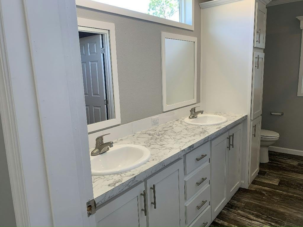 419 Zeeland St – photo 2
