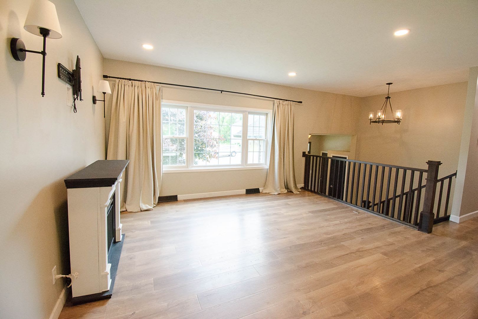 Beautifully Updated SW 4BR with Private Backyard – photo 4