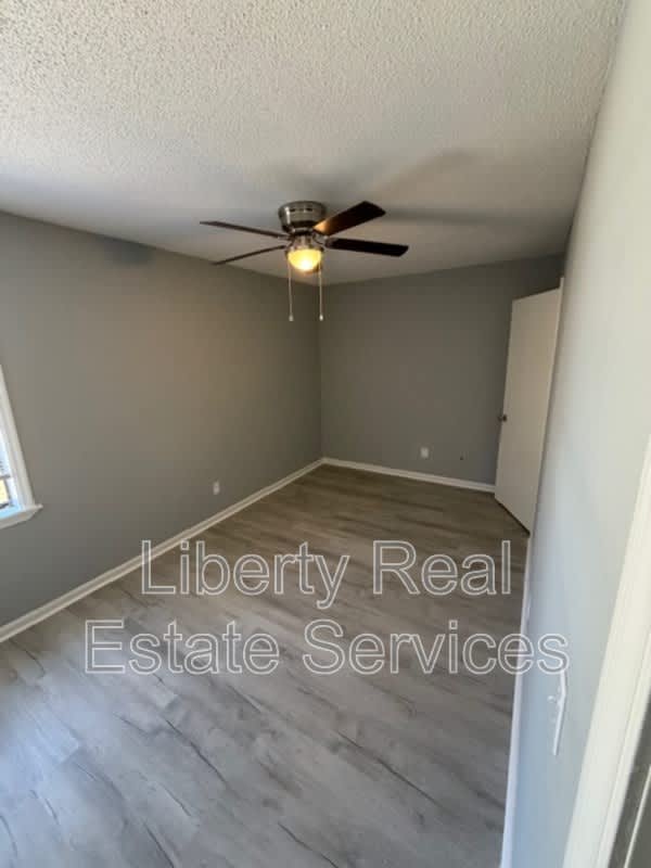 910 Berkshire Ter – photo 4