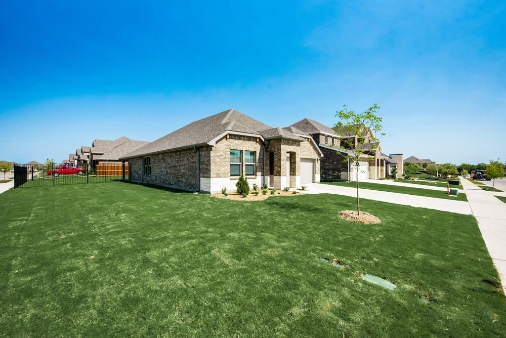 605 Cedar Springs Drive – photo 1