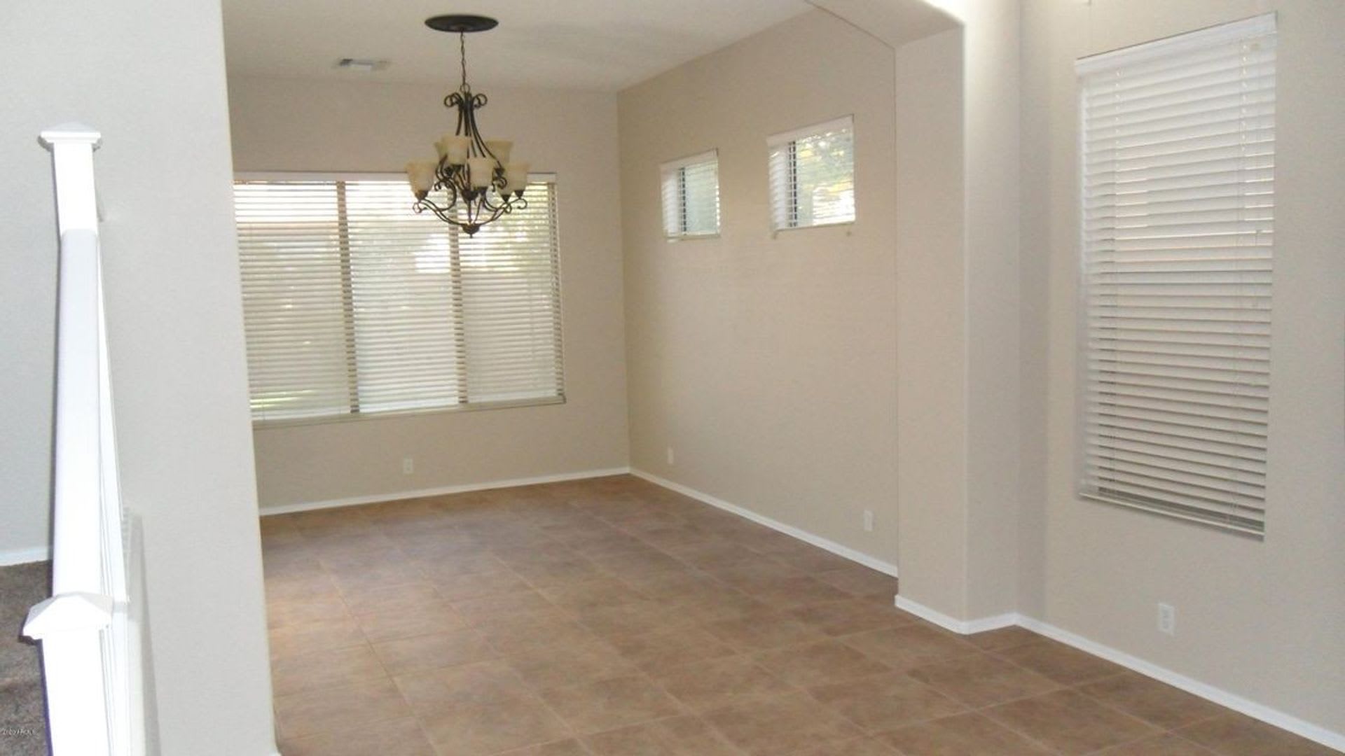 Large 5 Bedroom with Sparkling Pool North Peoria! – photo 2