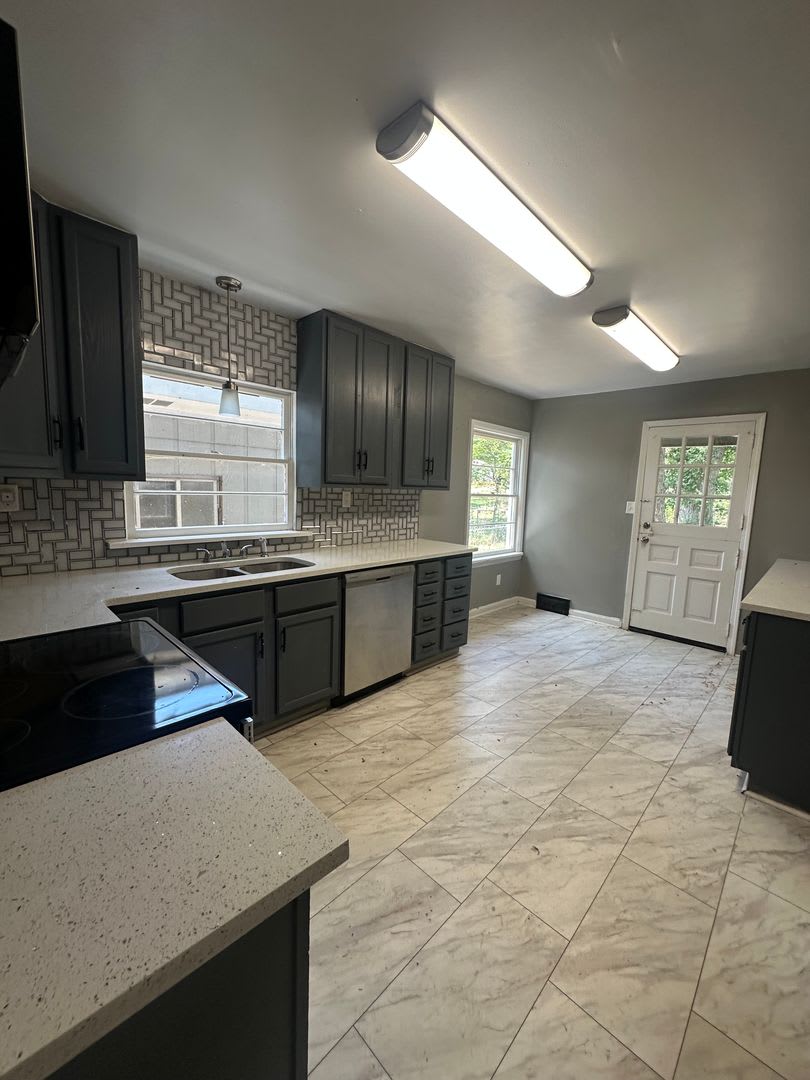 Completely Remodeled 3 Bedroom 2 Full Bathroom On Over An Acre Lot – photo 3