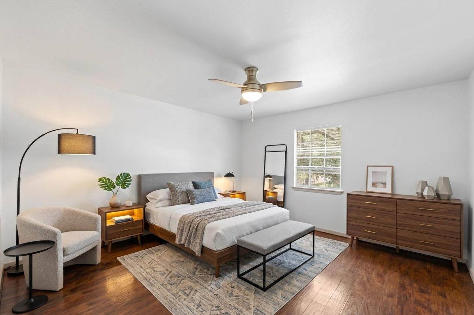 Centrally Located Apartment With Pool – photo 4