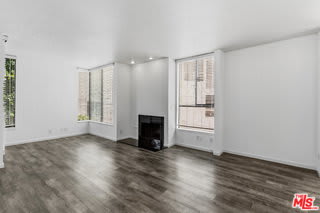 500 South Barrington Avenue – photo 4