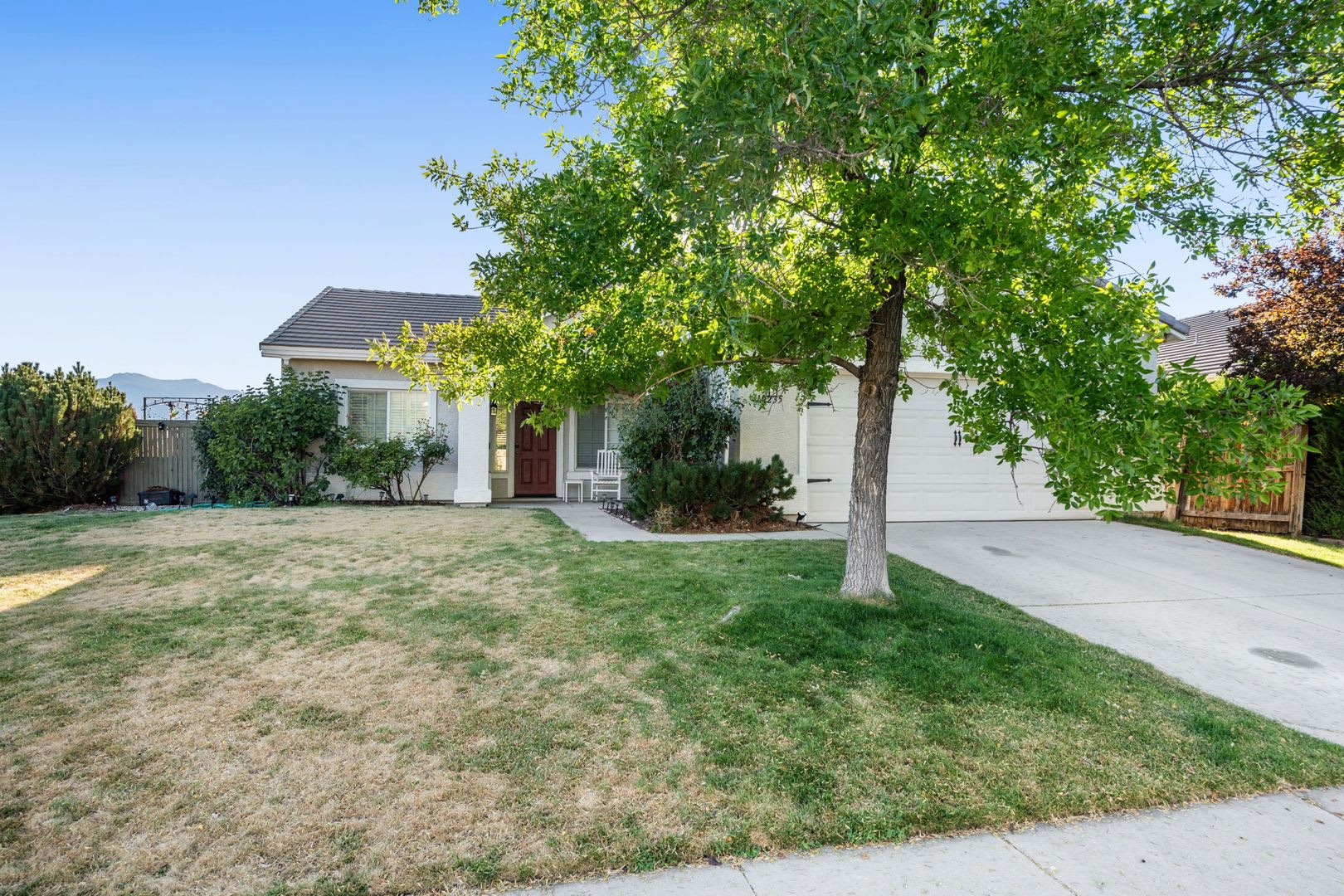 3 bd 2 bth Double Diamond Home Available Now – photo 2
