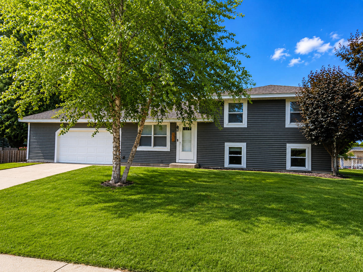 921 Oriole Dr – photo 1