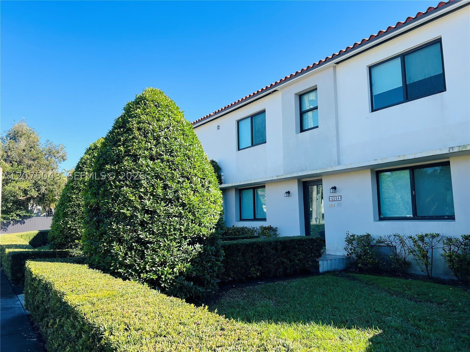 1440 SW 42nd St – photo 1