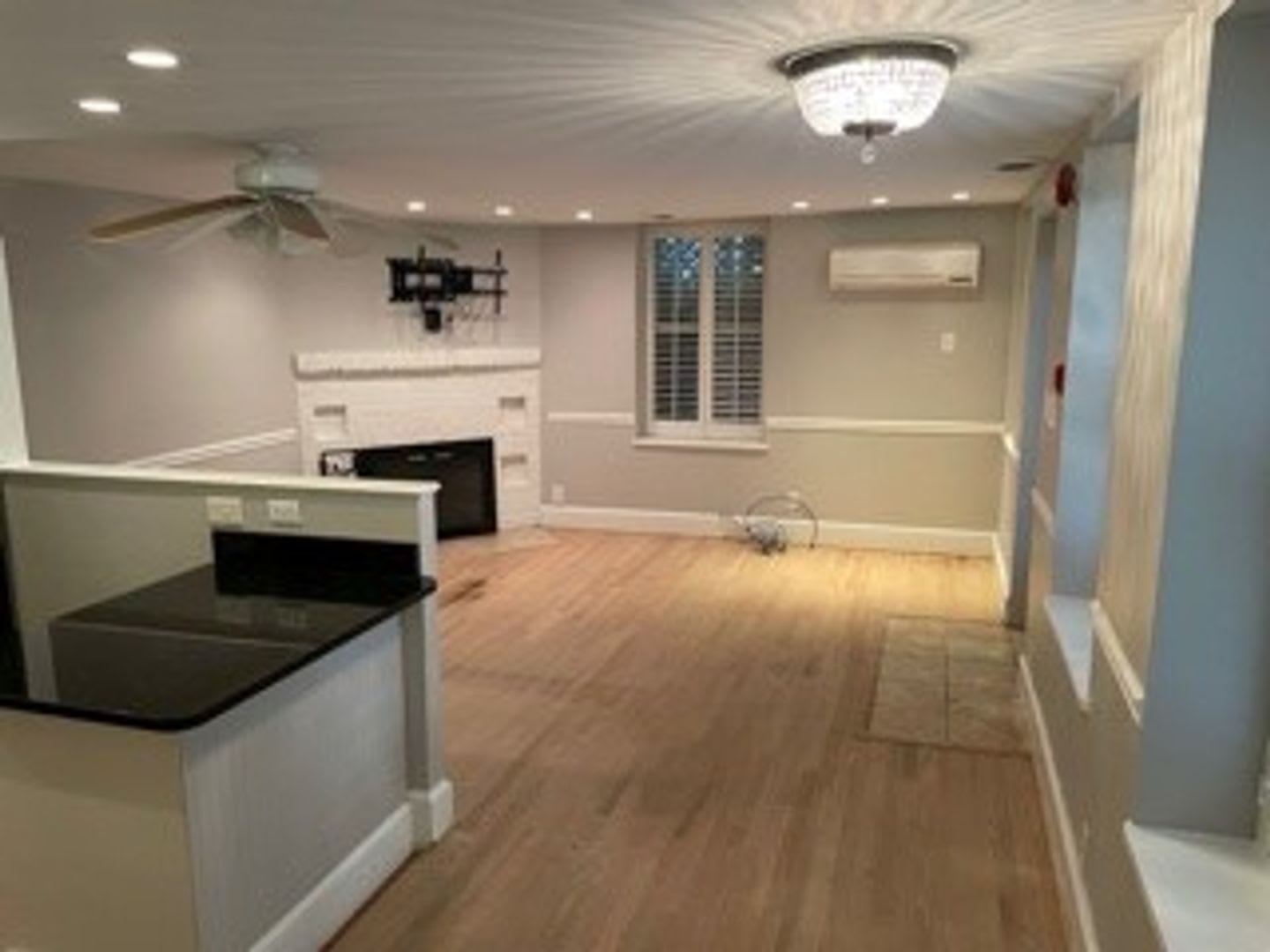 1BR in Georgetown East Village WITH PARKING!!! – photo 1
