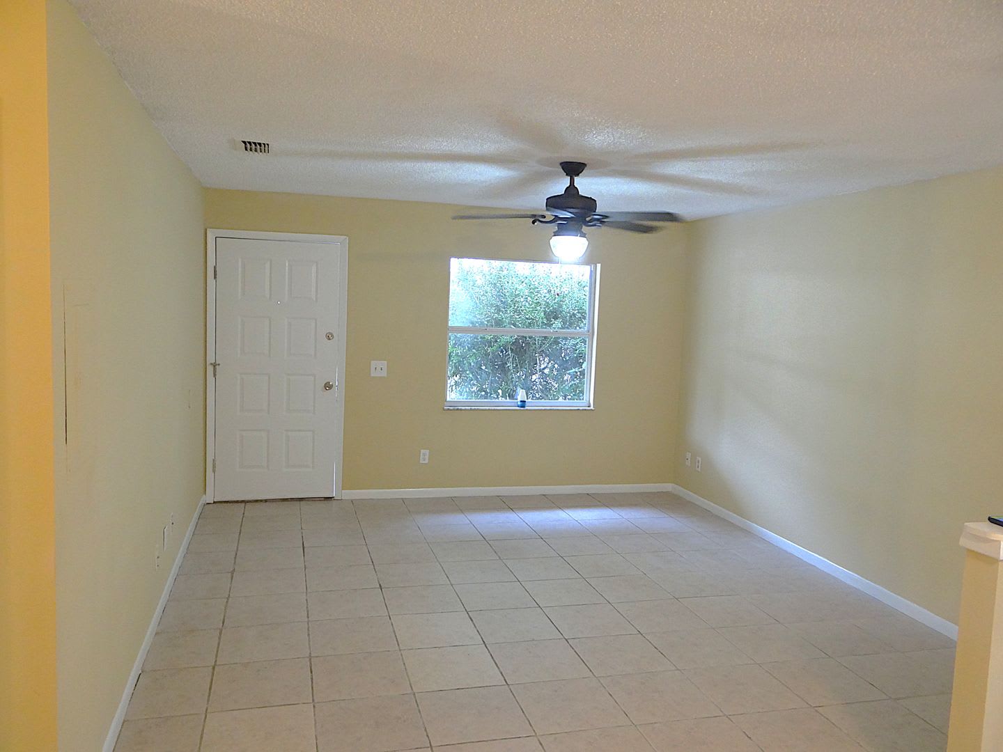 Rent Is 1 2 Price 1St Month 2 Bed 1 Bath – photo 4