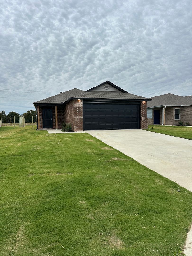 PRE-LEASING NOW! Discover This Charming Three-Bedroom, Two-Bathroom Home in Jonesboro! – photo 4