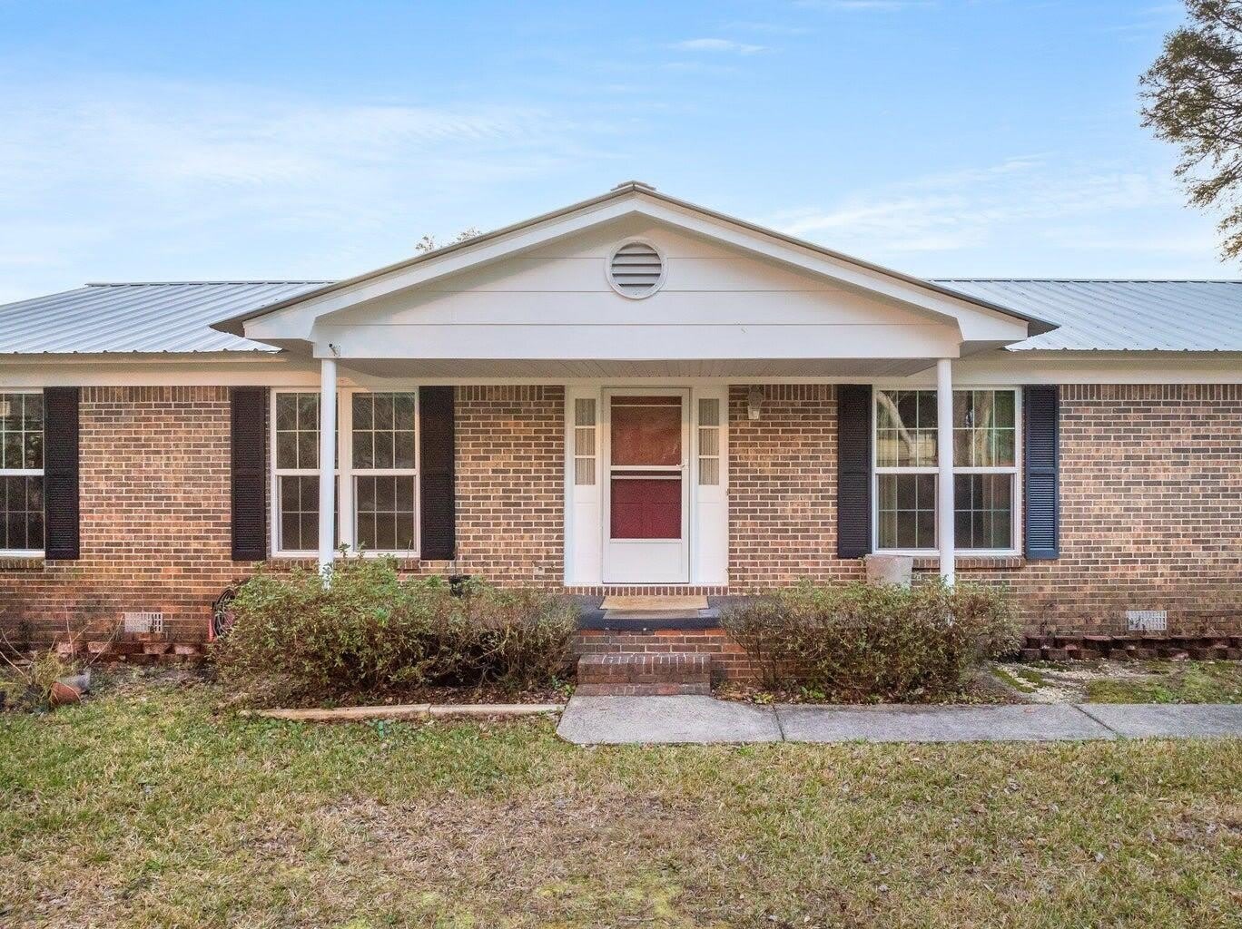 122 Beach Drive – photo 1