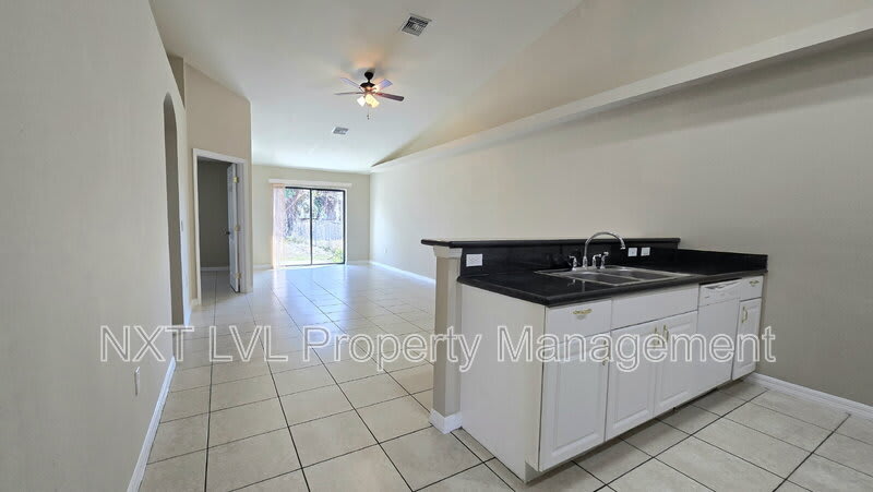 303 NE 24th Ave – photo 3