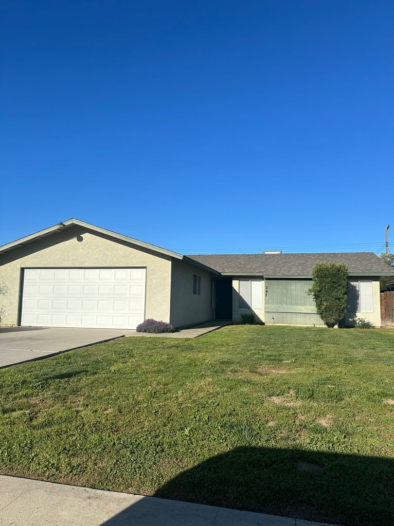 Great House for rent in Visalia! – photo 1