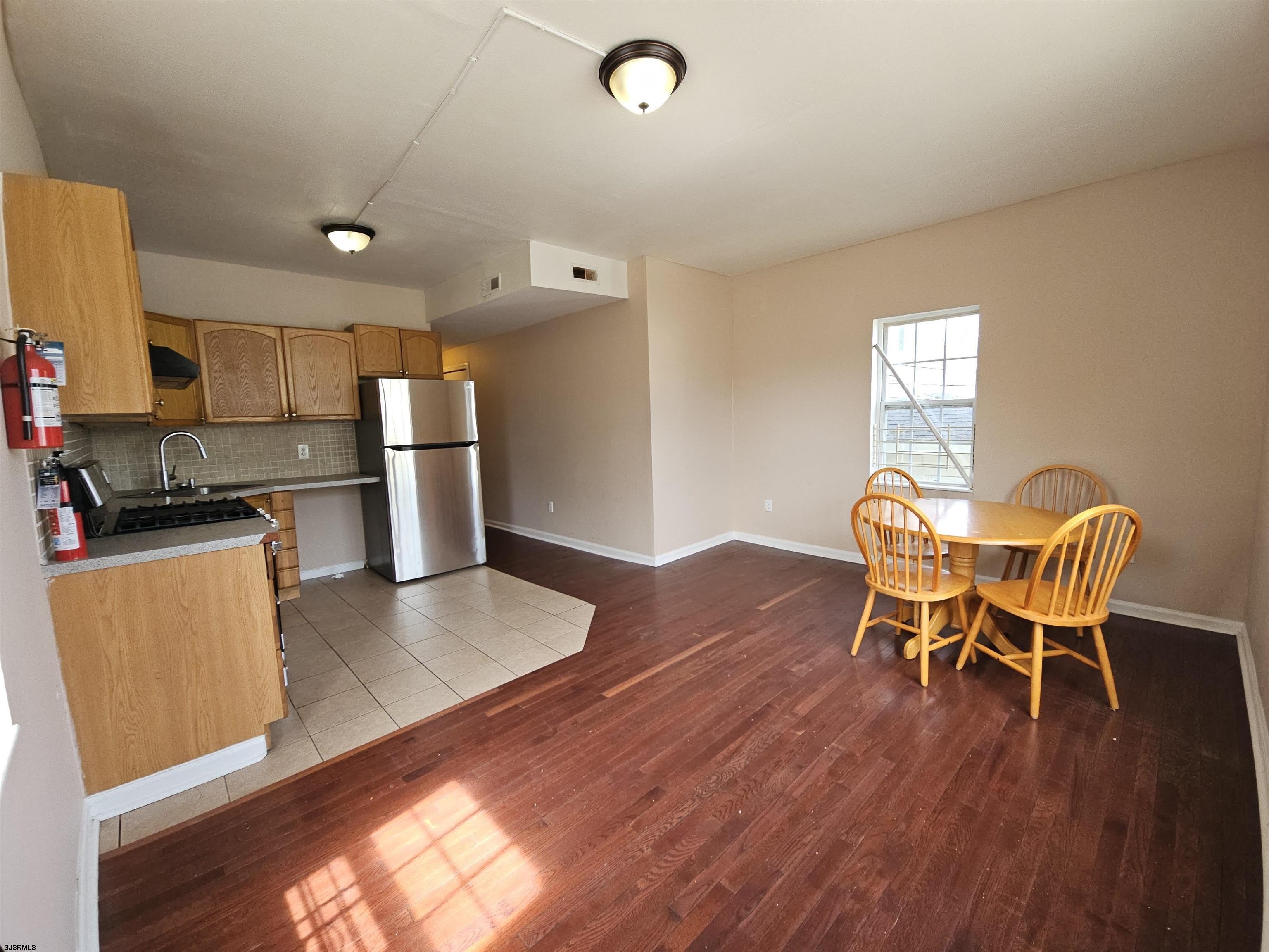 522 N Indiana Ave – photo 4