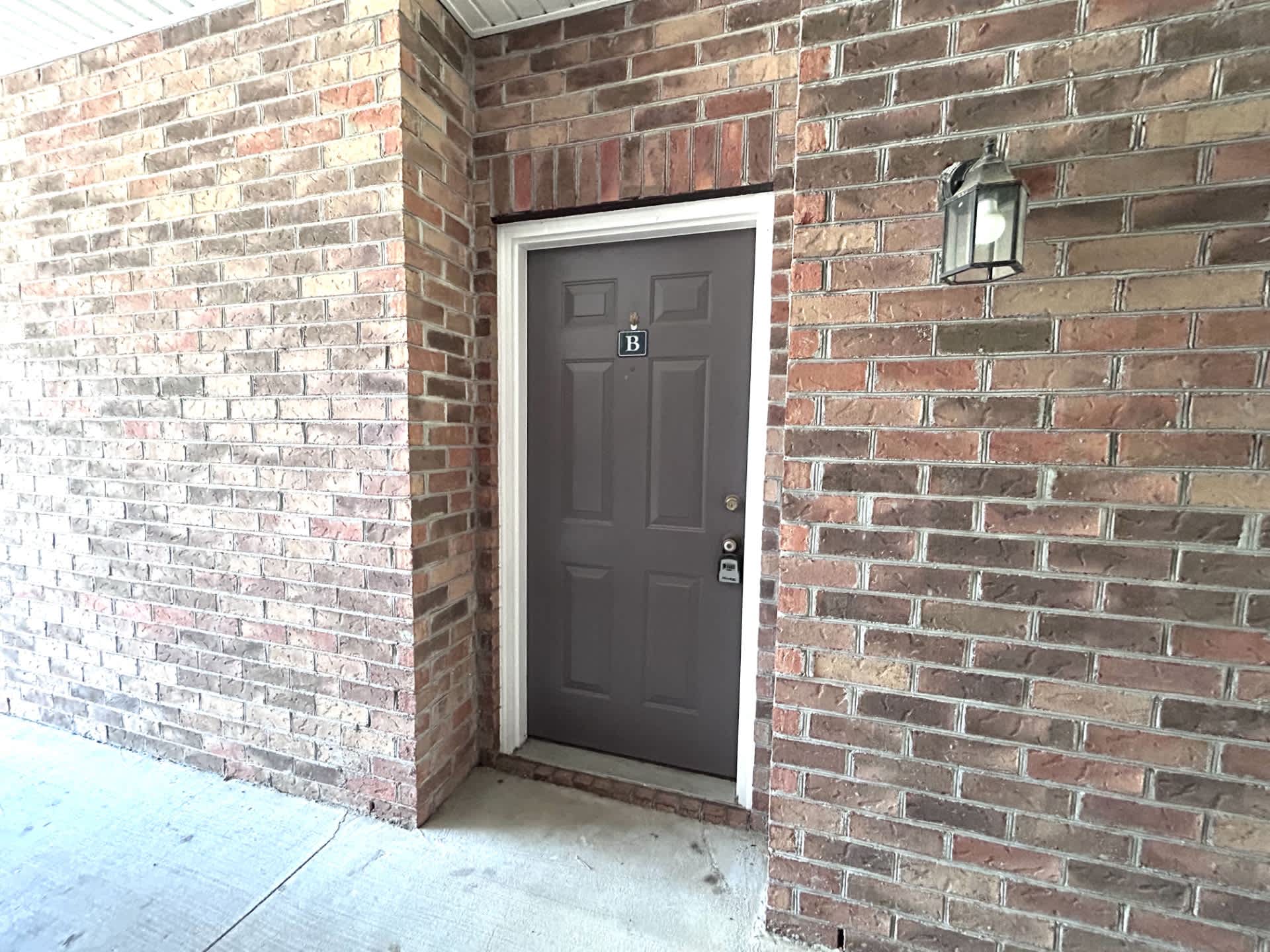 2041 Silvercrest Dr Unit B – photo 2