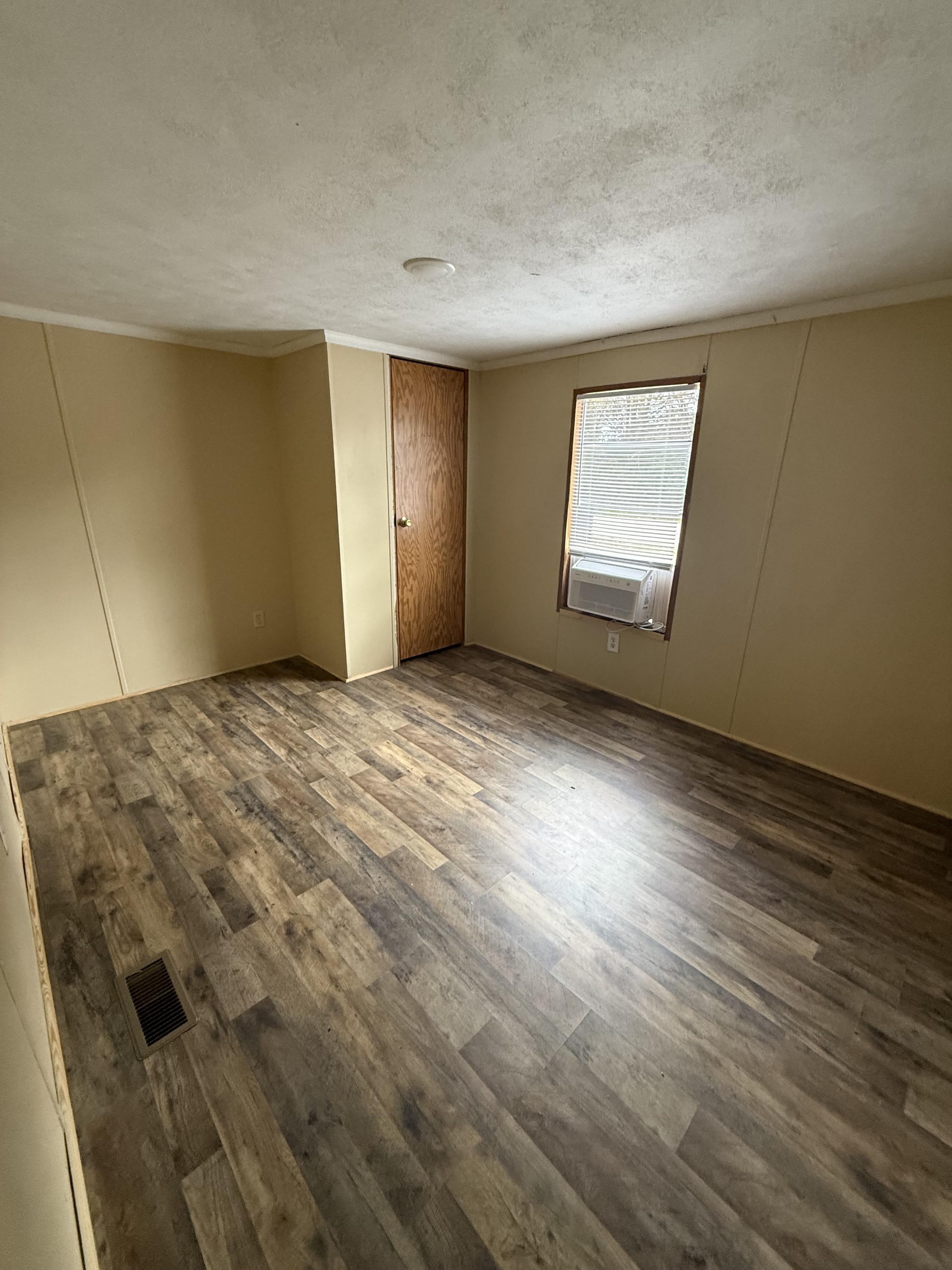 605 Henrietta St – photo 1