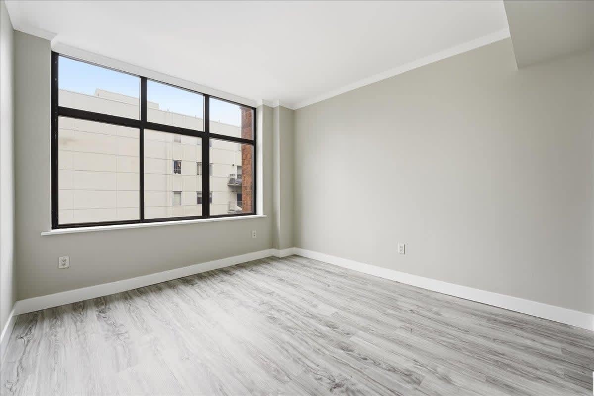 610 Newark St – photo 4