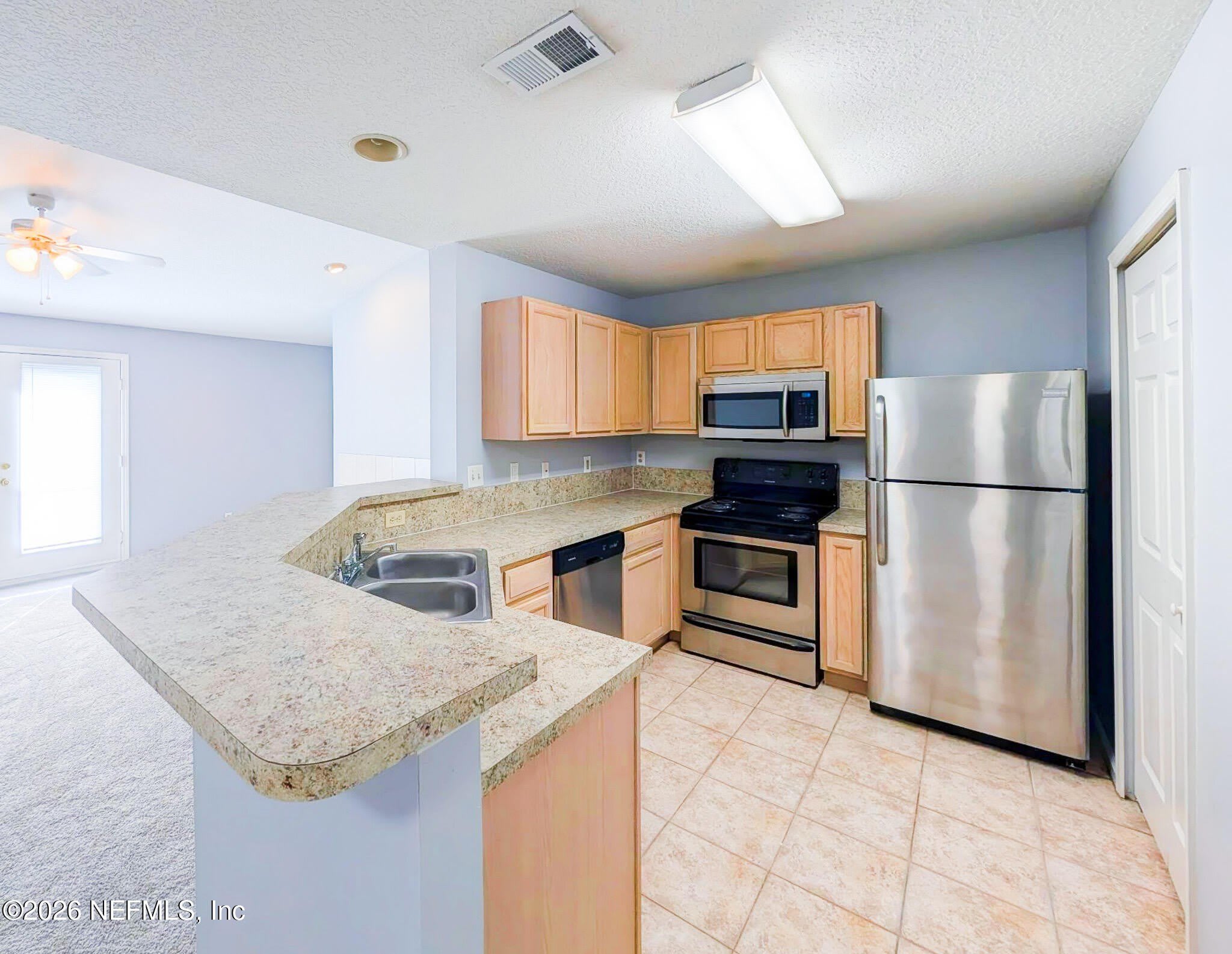 13715 Richmond Park Drive N – photo 2