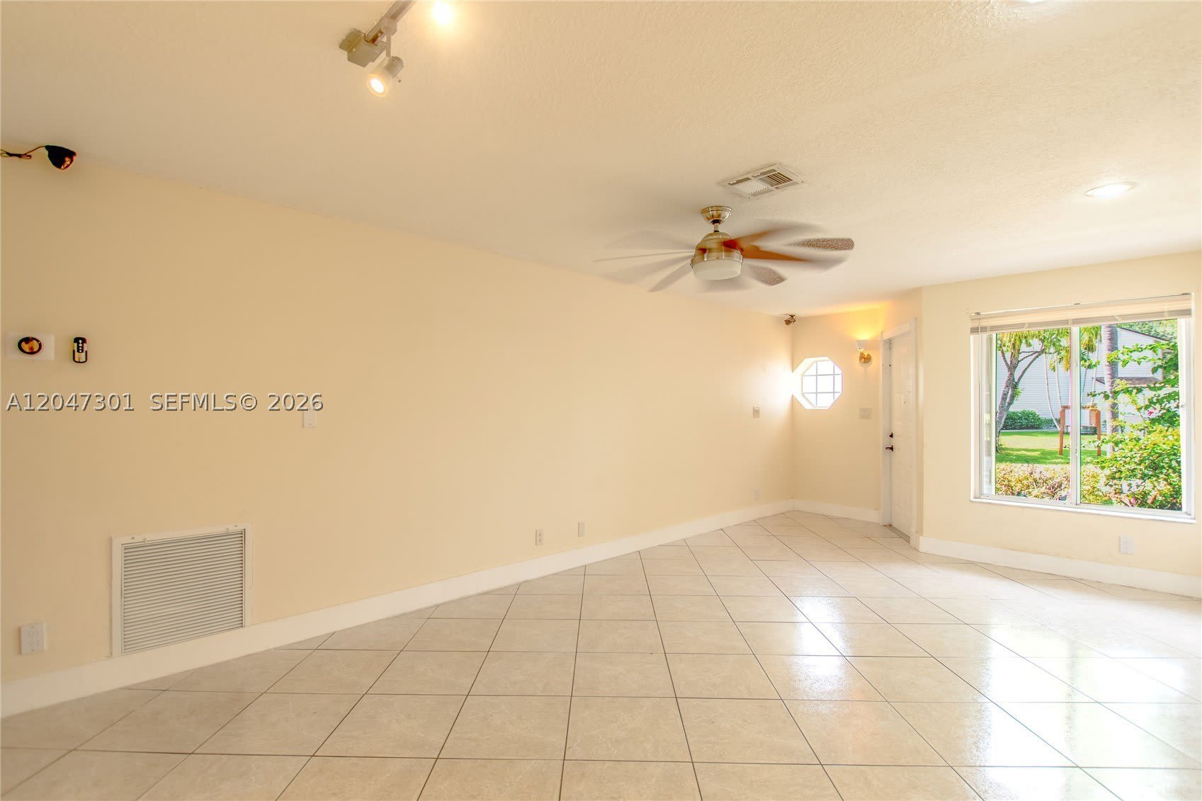 9803 NW 37th St – photo 3