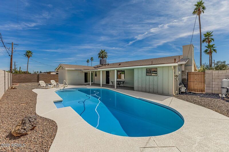 220 E MCKINLEY Street – photo 1