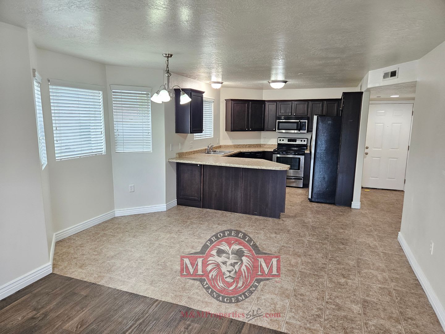 Great Ground-Level 3 Bed 2 Bath Sandy Condo! – photo 2