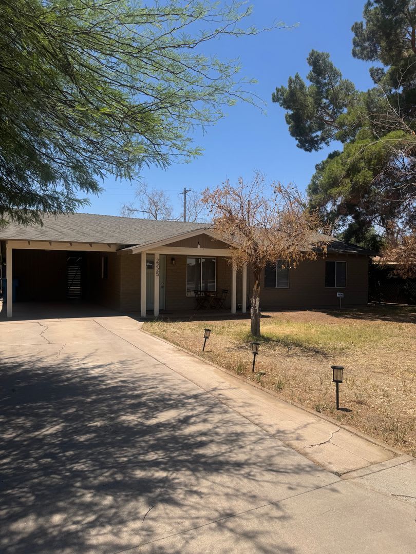 3 BEDROOM HOME IN PHOENIX – photo 1