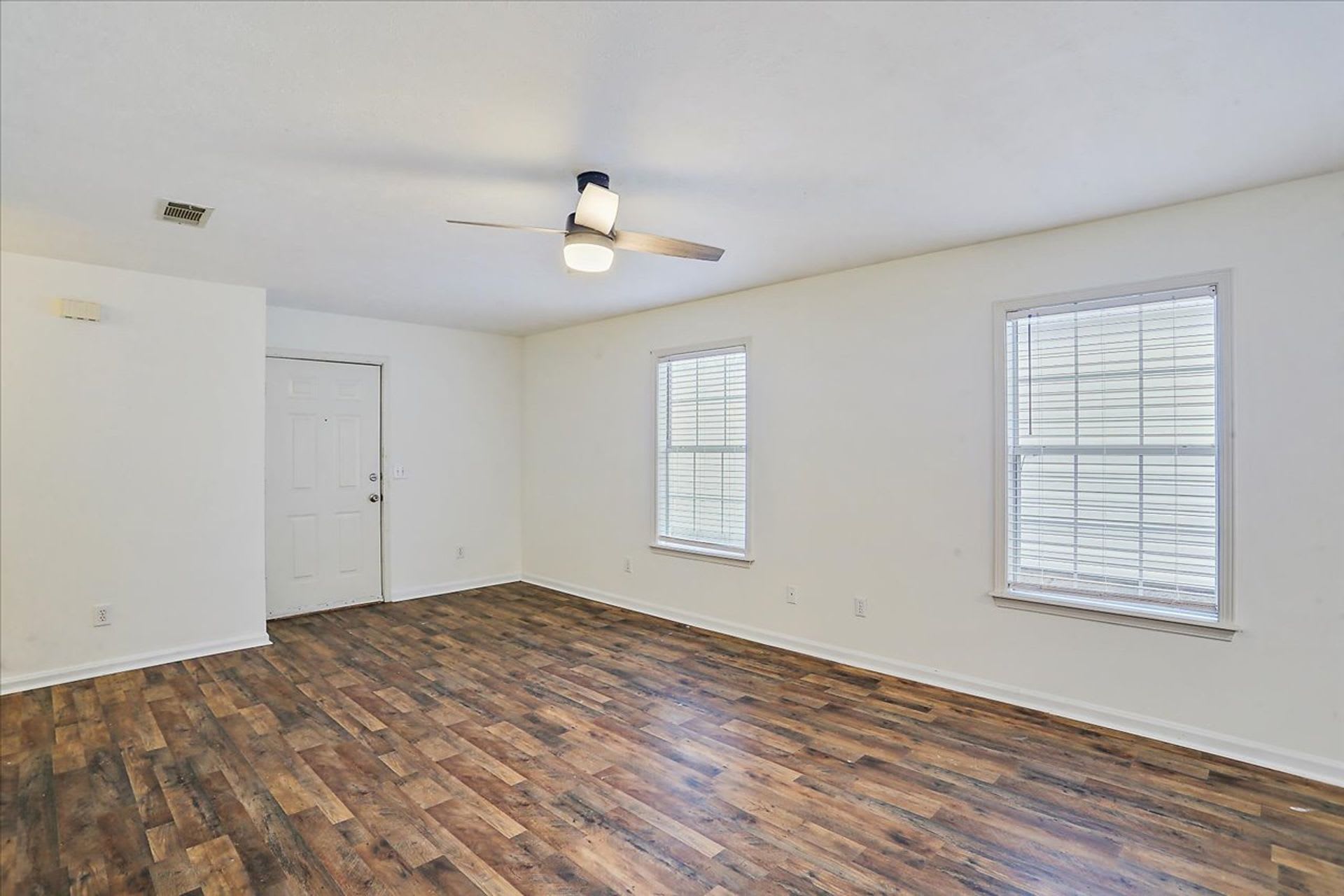 2-Bedroom, 2-Bath Townhome in Brandon – photo 3
