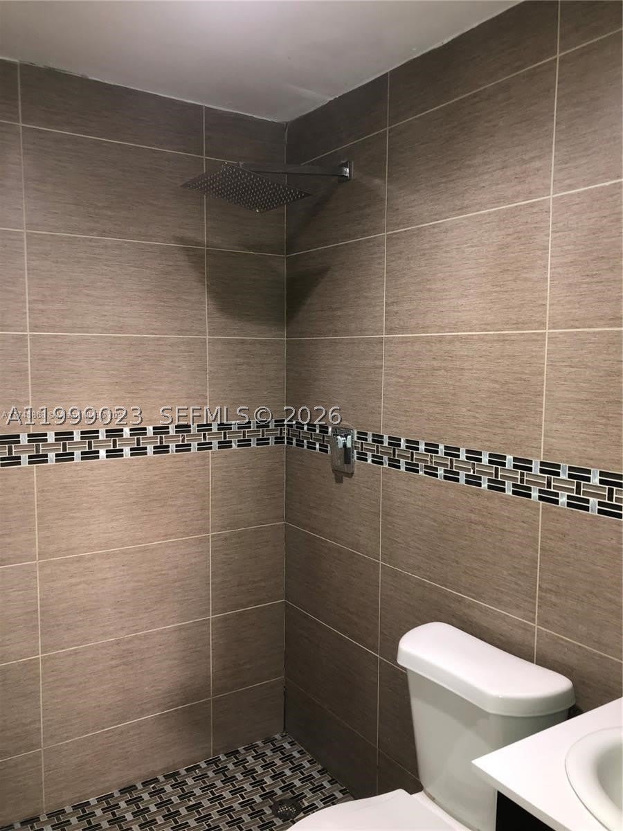 2730 Collins Ave – photo 3