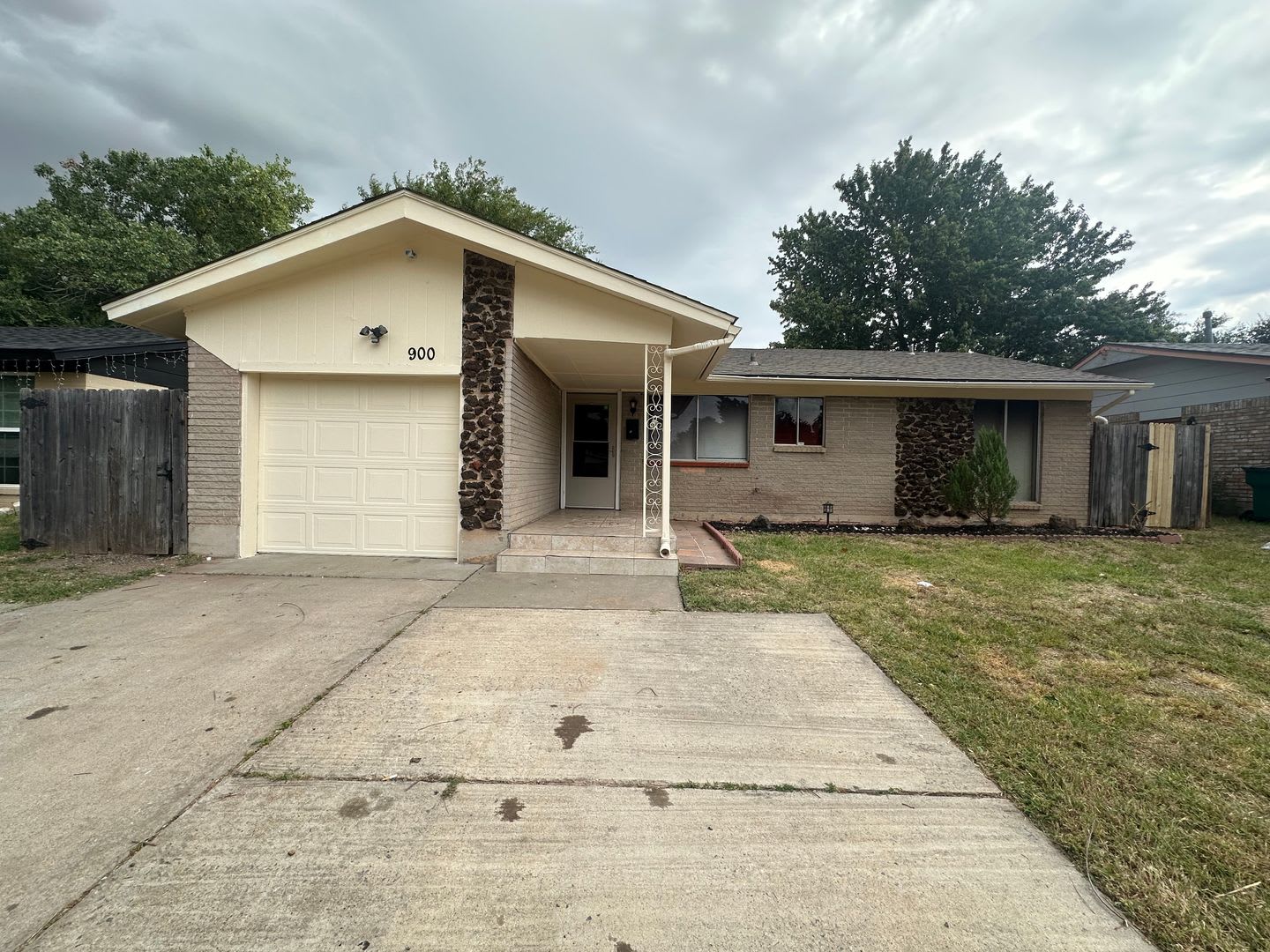 4 Bed, 3 Bath 1 Car Garage – photo 2
